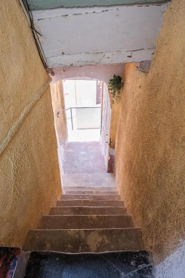 Charmant Studio Vieille Ville De Menton, Basilique Saint-Michel Apartment